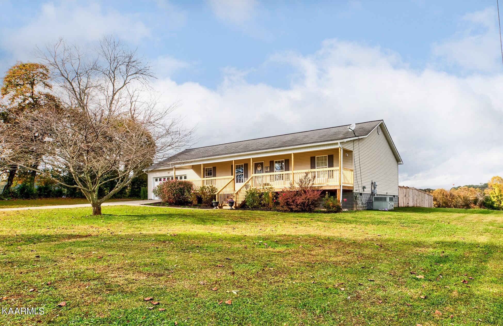 2813 Pinecrest Road Jacksboro, TN 37757 - Photo 30 of 34 Front View