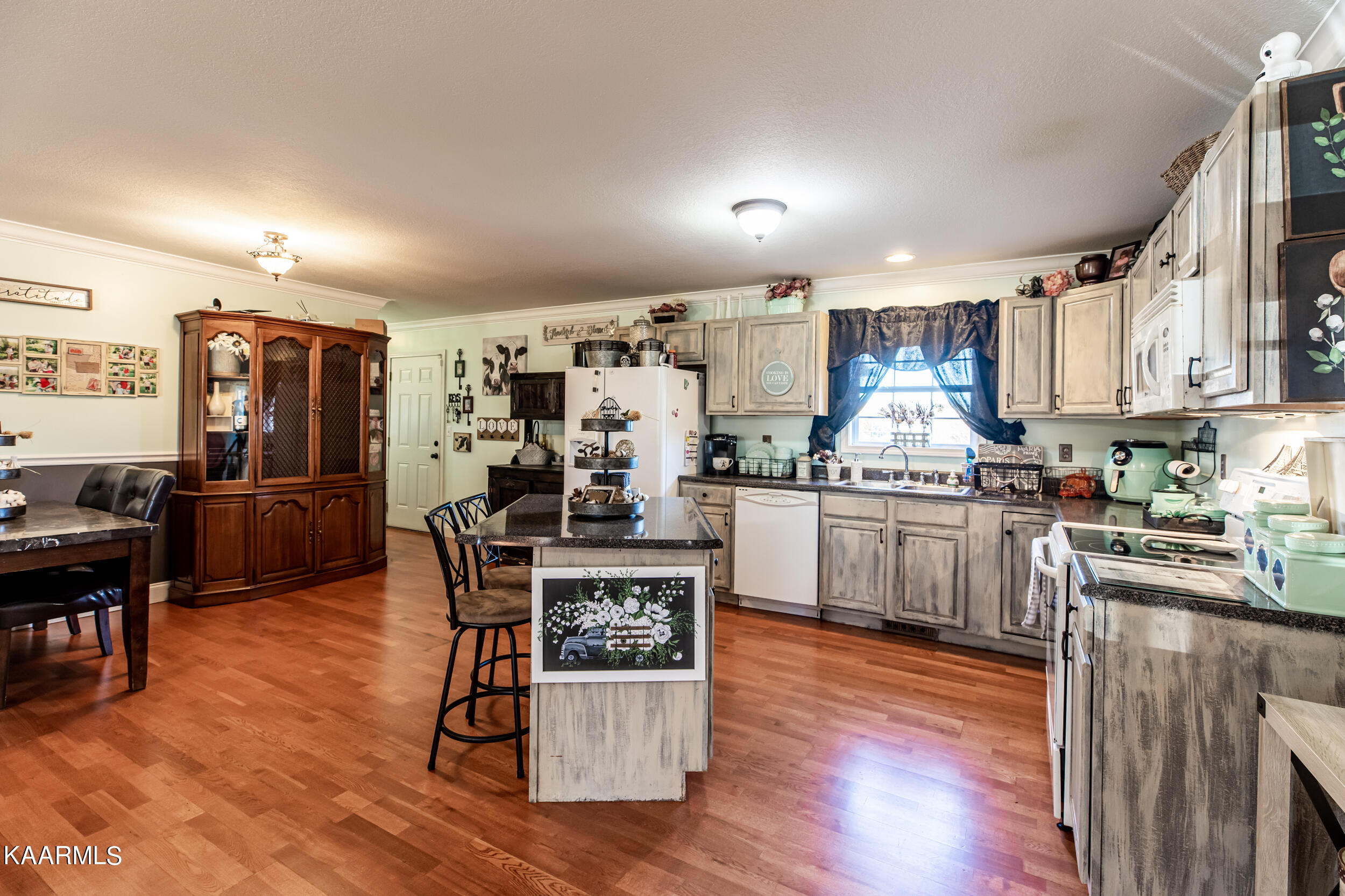 2813 Pinecrest Road Jacksboro, TN 37757 - Photo 10 of 34 Kitchen / Dining Combo