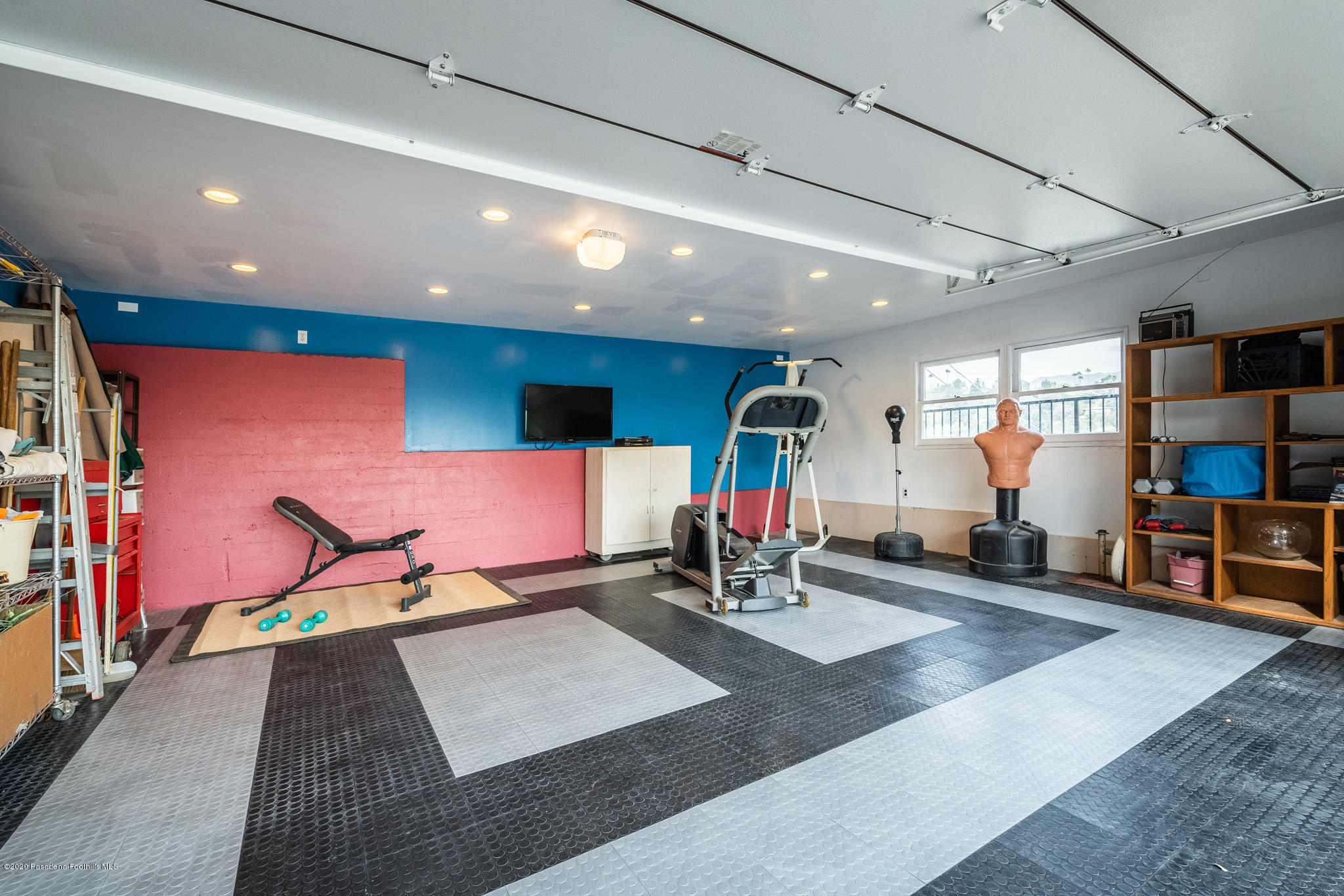 150 Sequoia Drive Pasadena, CA 91105 - Photo 43 of 53 a room with lots of tables and chairs