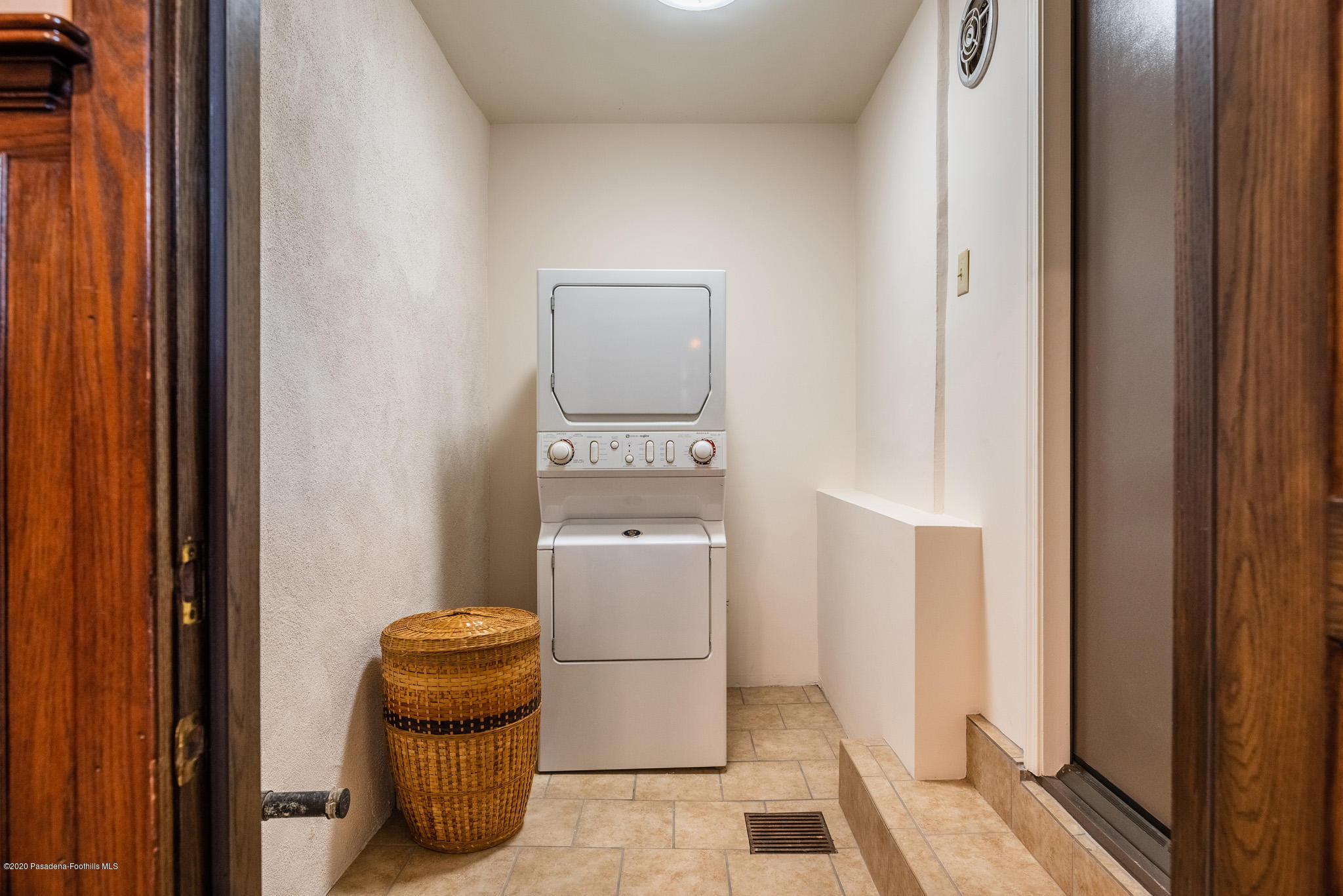 150 Sequoia Drive Pasadena, CA 91105 - Photo 44 of 53 a bathroom with a toilet and a sink