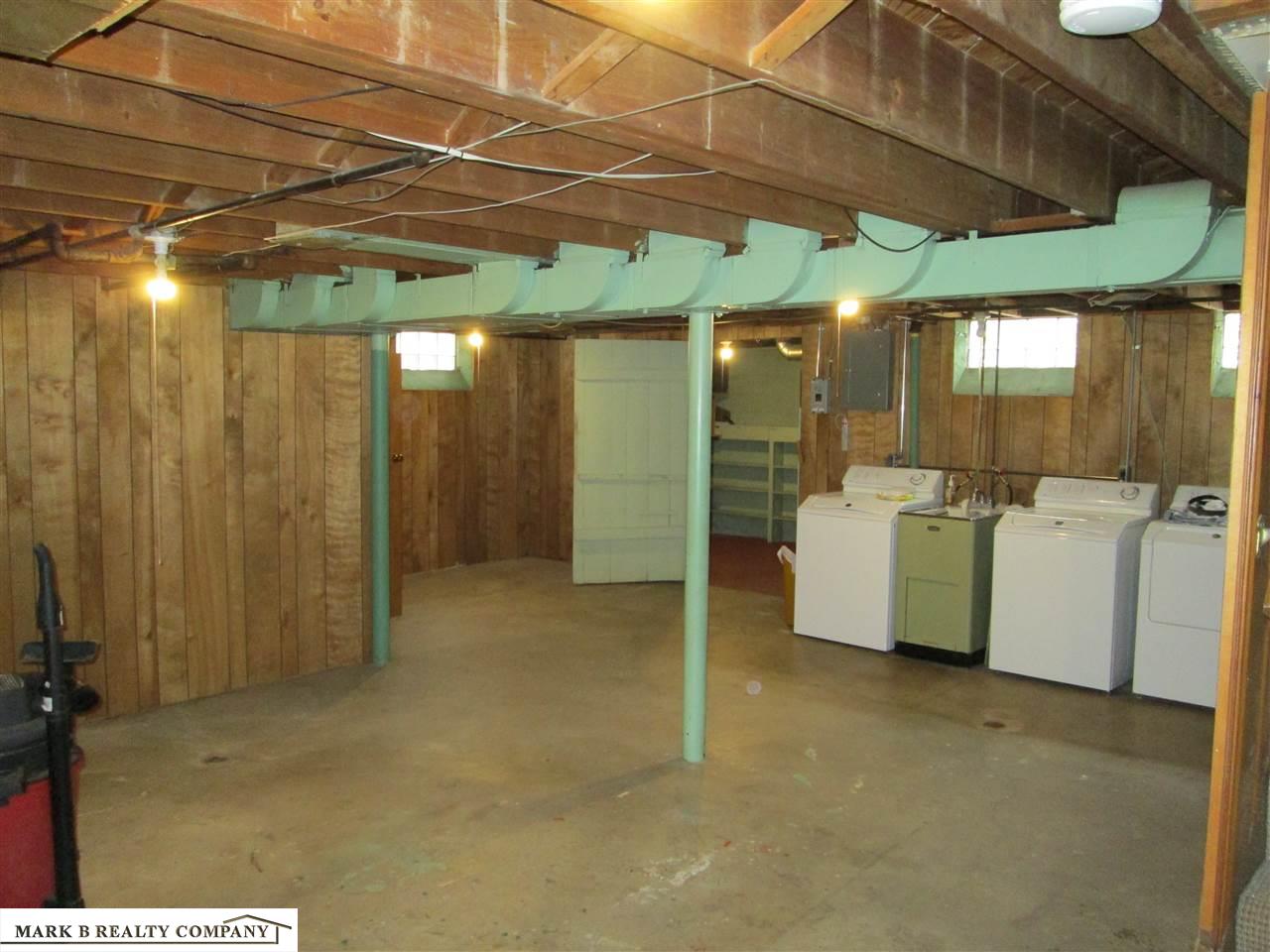 1912 Prestwick Road Grosse Pointe Woods, MI 48236 - Photo 21 of 24