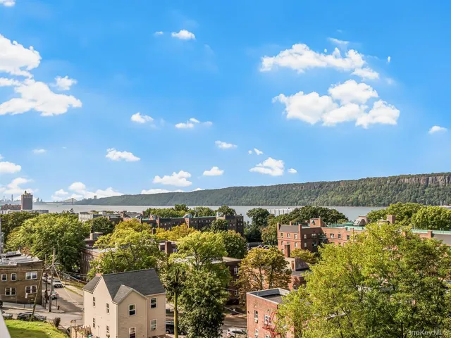 $3,000 | 409 Warburton Avenue, Unit 5A, Yonkers, NY 10701