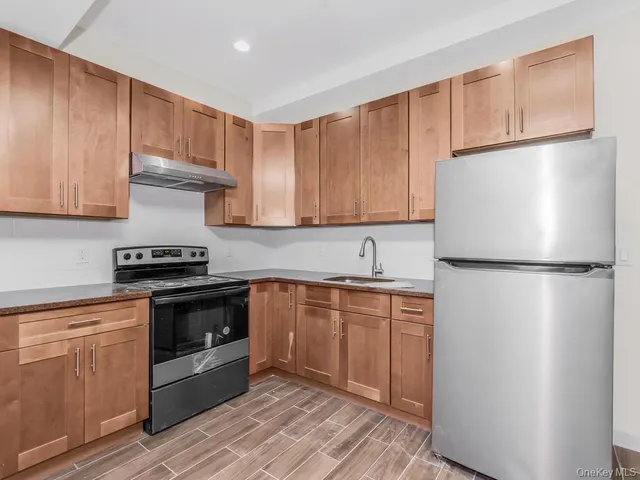 $3,000 | 409 Warburton Avenue, Unit 5A, Yonkers, NY 10701