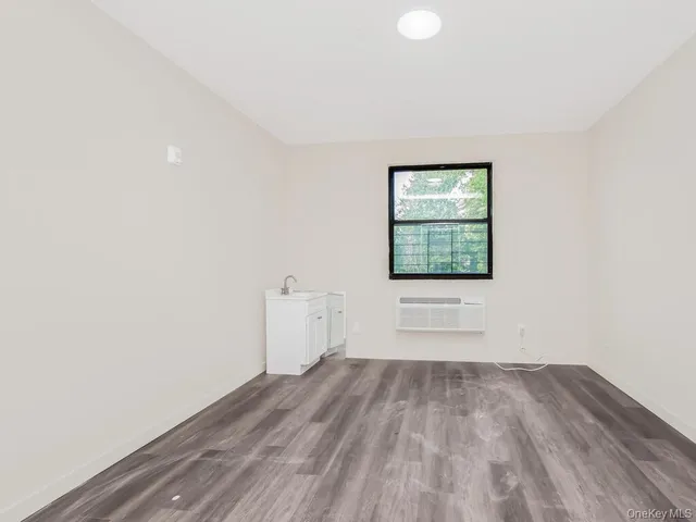 $3,000 | 409 Warburton Avenue, Unit 5A, Yonkers, NY 10701