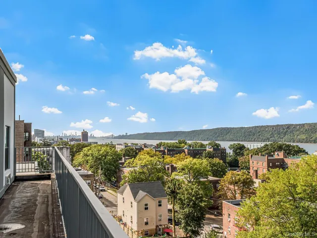 $3,000 | 409 Warburton Avenue, Unit 5A, Yonkers, NY 10701