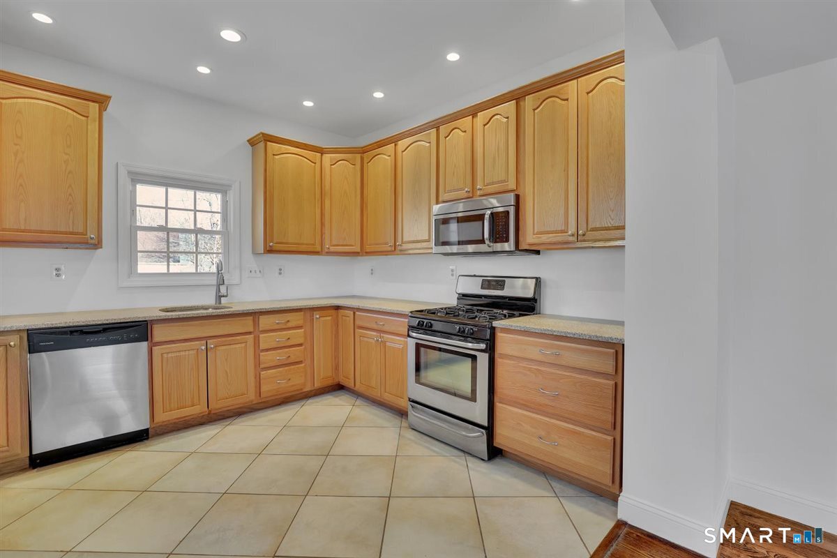 57 Vineyard Road North Haven, CT 06473 - Photo 12 of 35