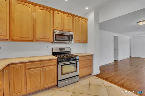 $420,000 | 57 Vineyard Road, North Haven, CT 06473