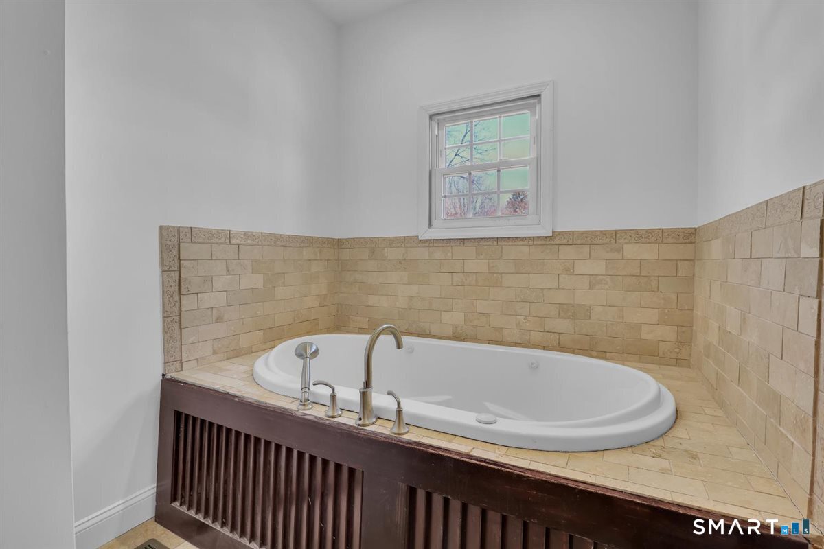 57 Vineyard Road North Haven, CT 06473 - Photo 19 of 35