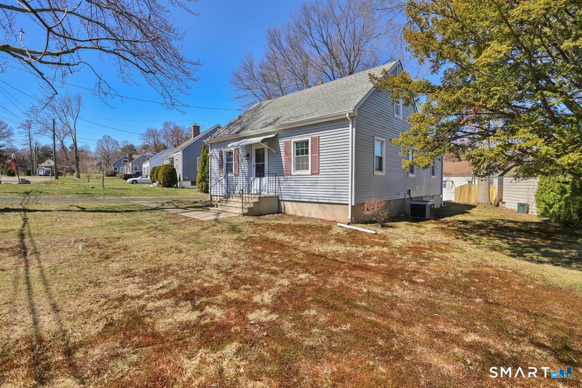 57 Vineyard Road North Haven, CT 06473 - Photo 3 of 35