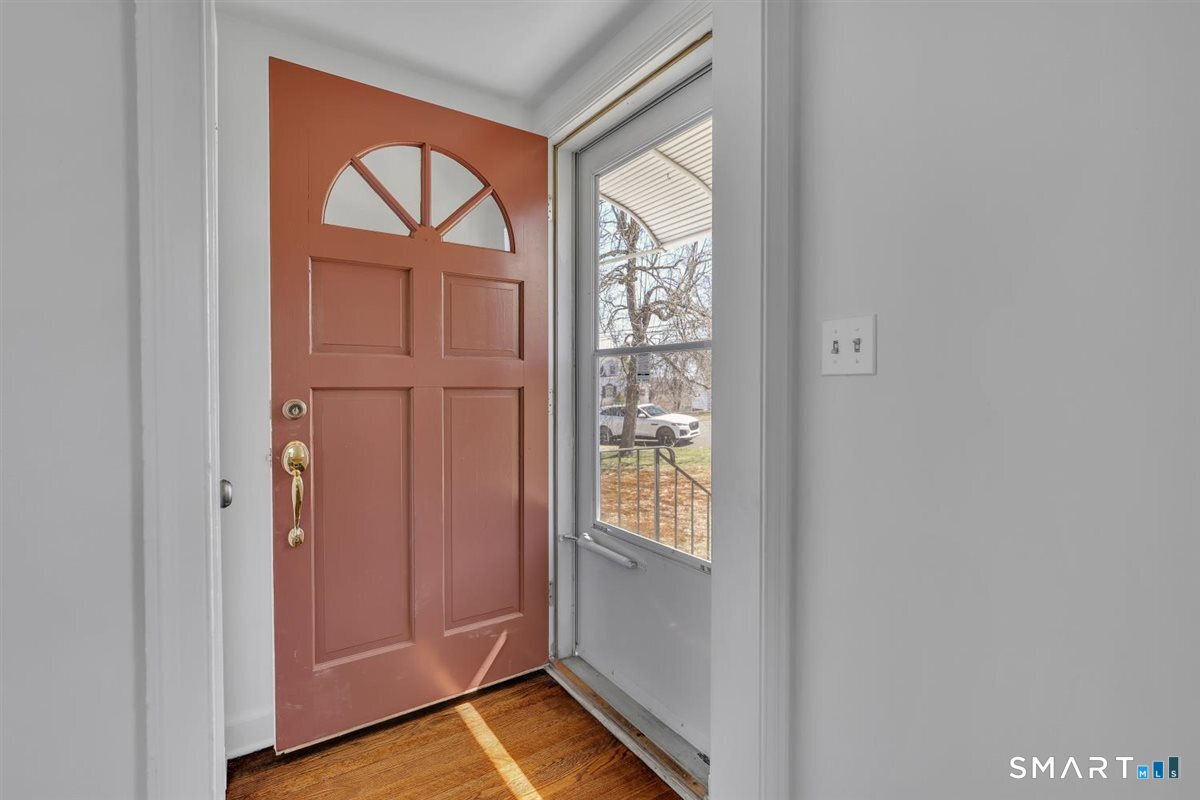 57 Vineyard Road North Haven, CT 06473 - Photo 4 of 35