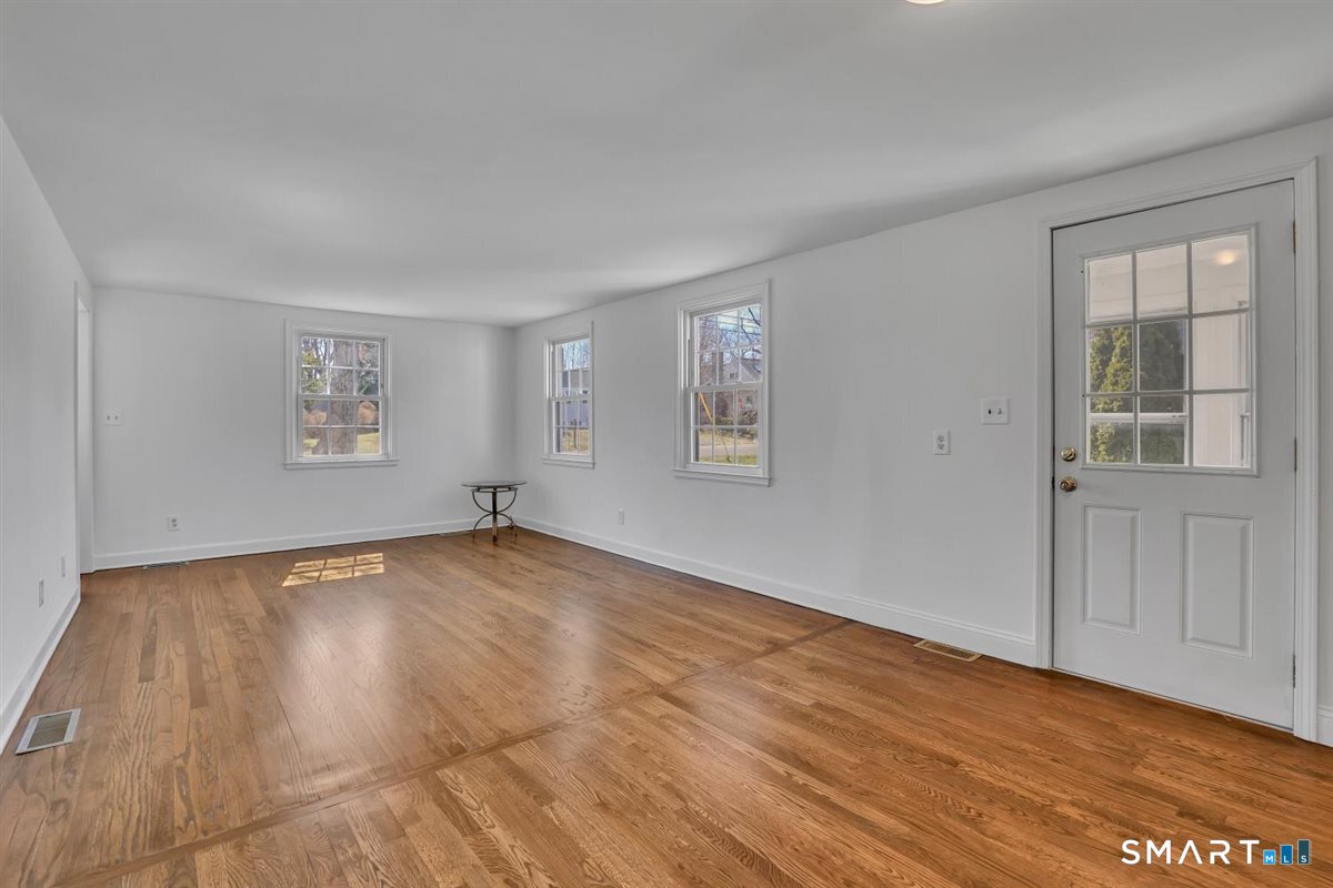 57 Vineyard Road North Haven, CT 06473 - Photo 7 of 35