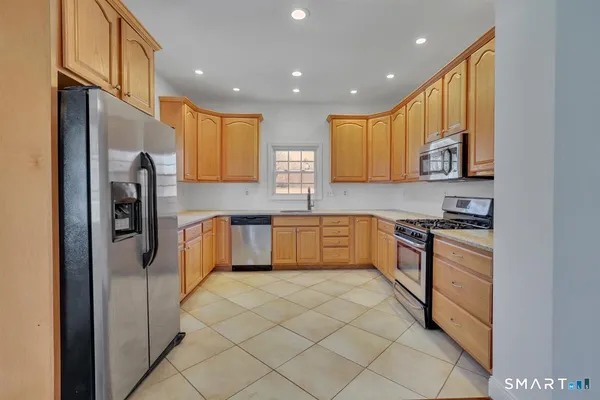 $420,000 | 57 Vineyard Road, North Haven, CT 06473