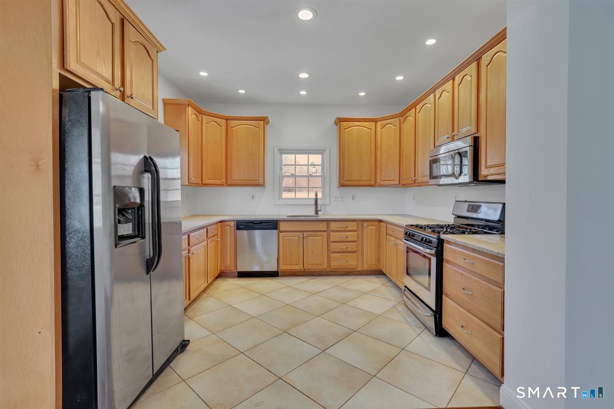 57 Vineyard Road North Haven, CT 06473 - Photo 9 of 35