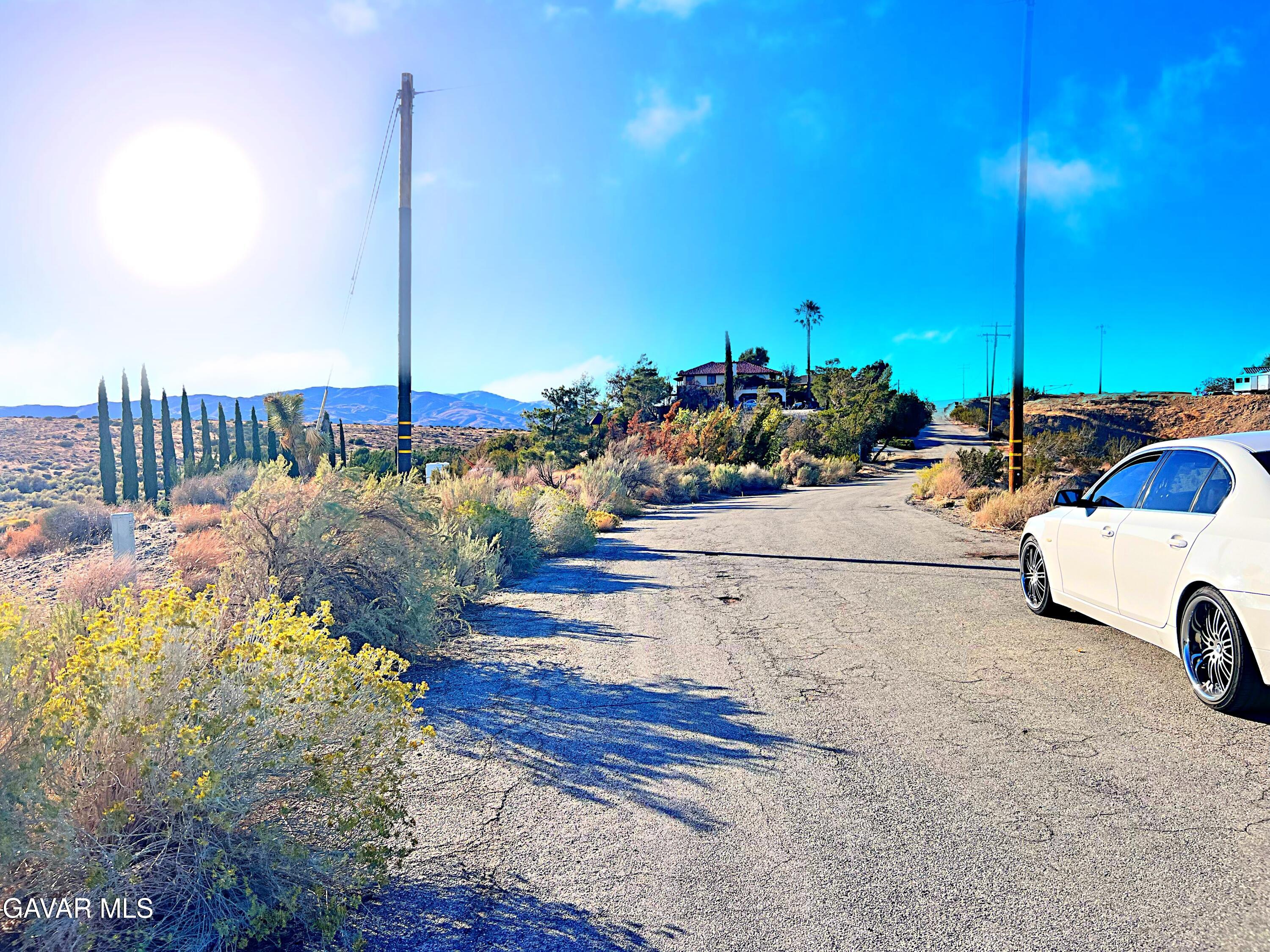 Vac/barrel Spring Road Palmdale, CA 93552 - Photo 24 of 33 a view of a terrace with chairs