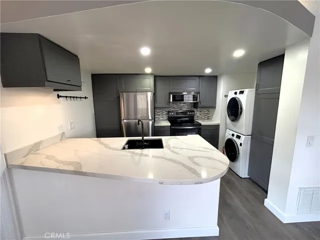 $2,100 | 3719 Oak Creek Drive, Ontario, CA 91761