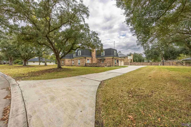 $379,000 | 43 Parkway Creek, Houma, LA 70364