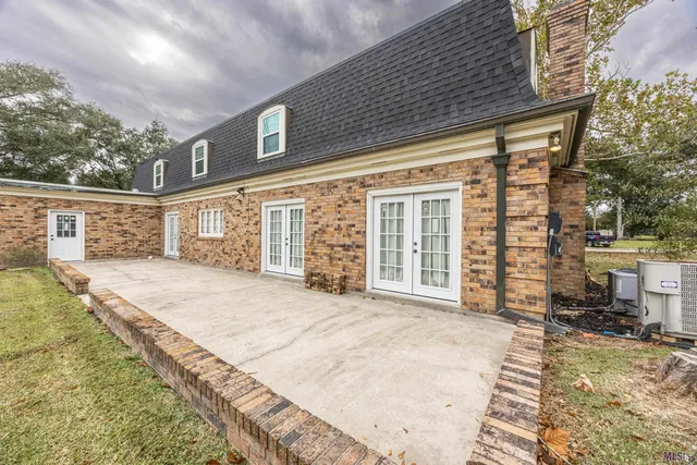 $379,000 | 43 Parkway Creek, Houma, LA 70364