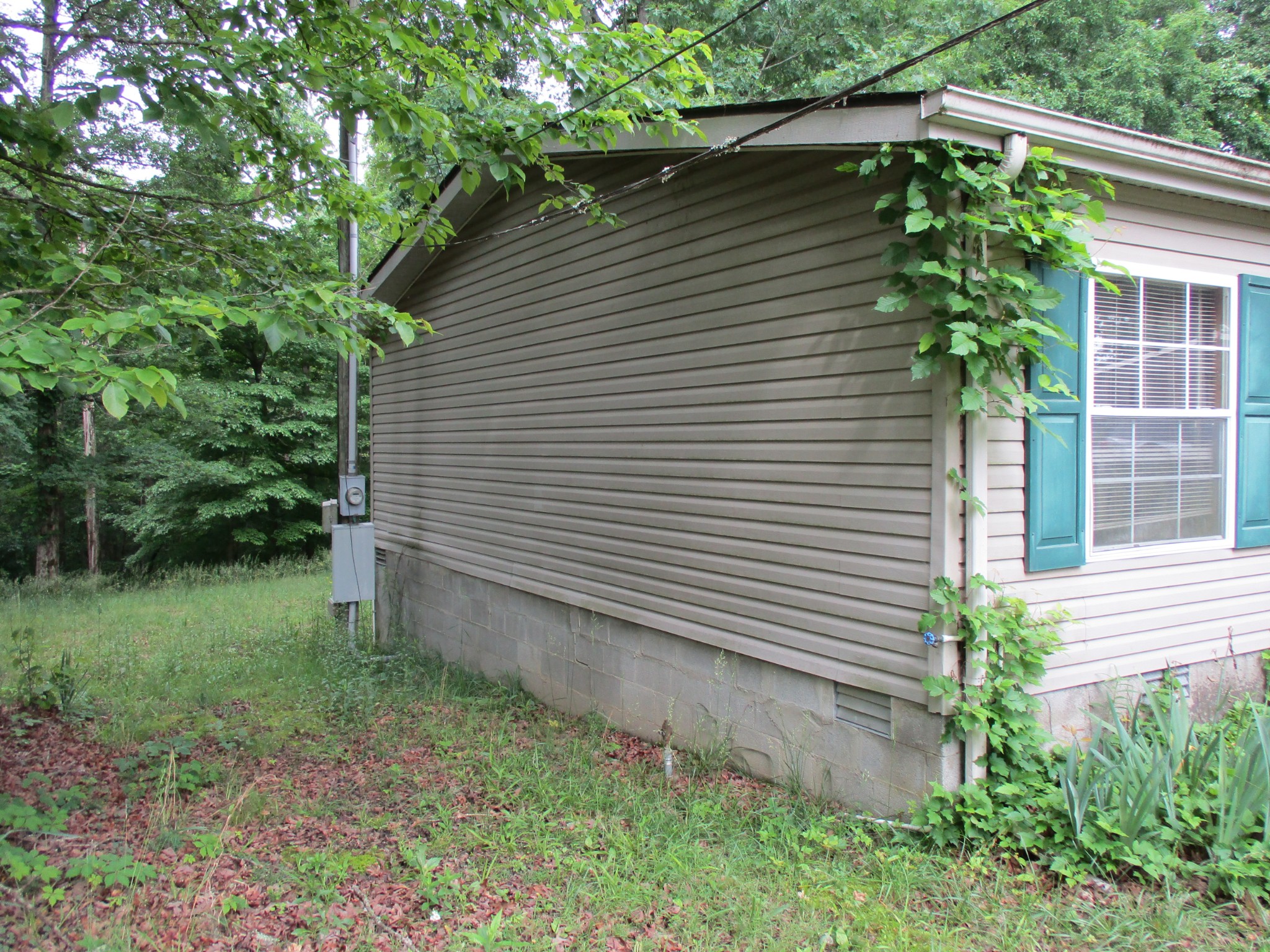 1112 Lecomte Road Dickson, TN 37055 - Photo 2 of 33 a backyard of a house with lots of green space