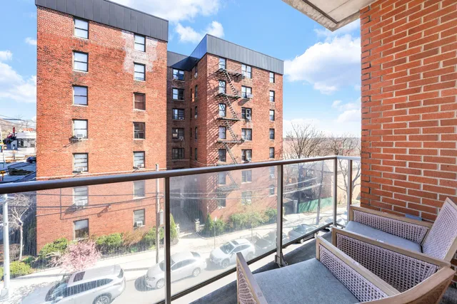 $599,000 | 460 West 236th Street, Unit 4B | Fieldston