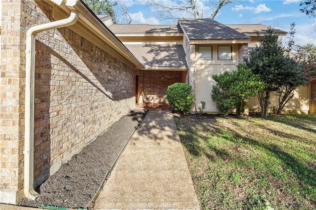 603 Cache Cove Court, Unit A Bryan, TX 77802 - Photo 2 of 37