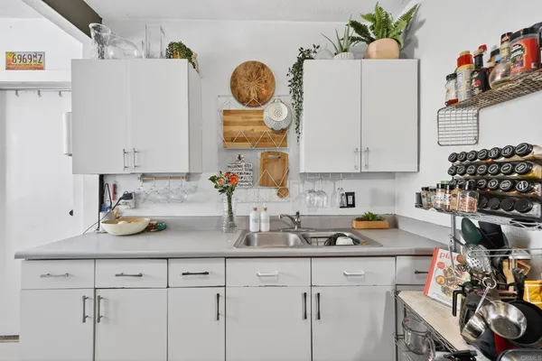 $1,039,000 | 1530 East Appleton Street, Long Beach, CA 90802