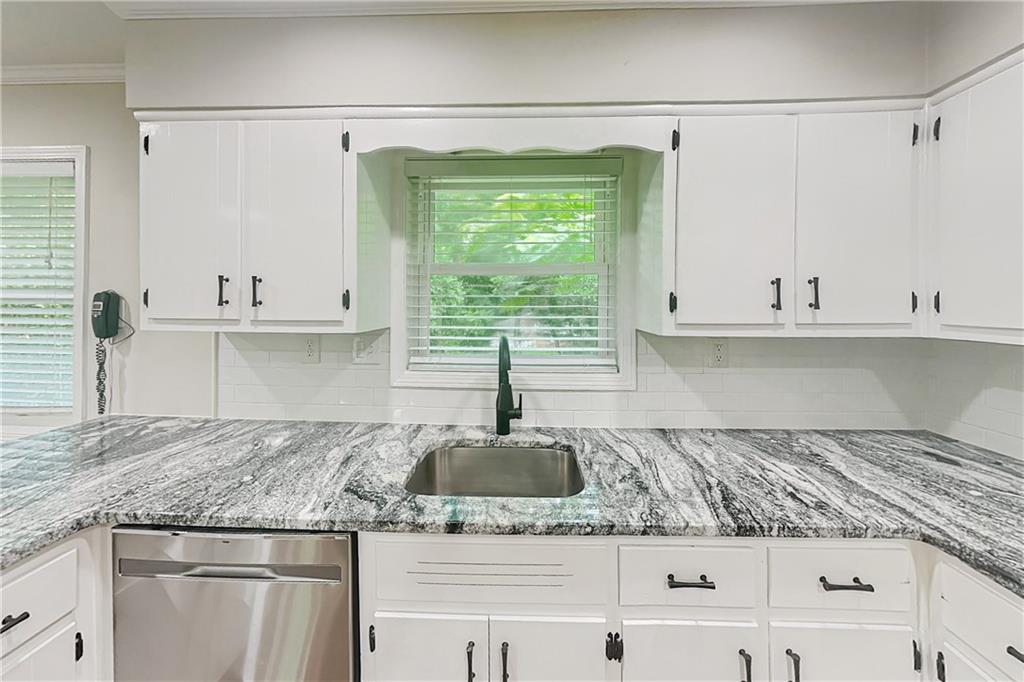 2902 Delcourt Drive Decatur, GA 30033 - Photo 4 of 23