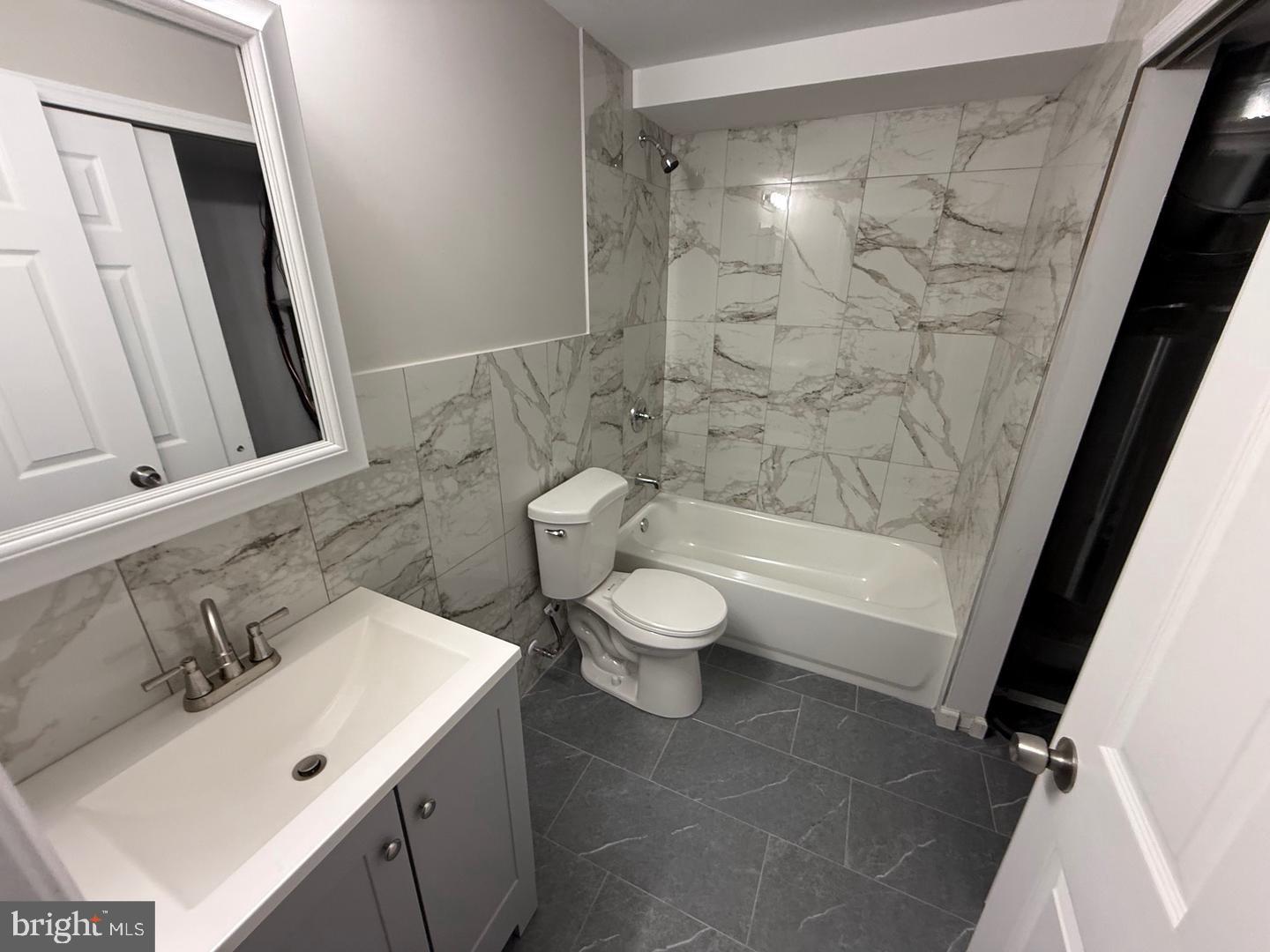 1727 Dallas Street, Unit 1 Philadelphia, PA 19126 - Photo 5 of 9 Bathroom