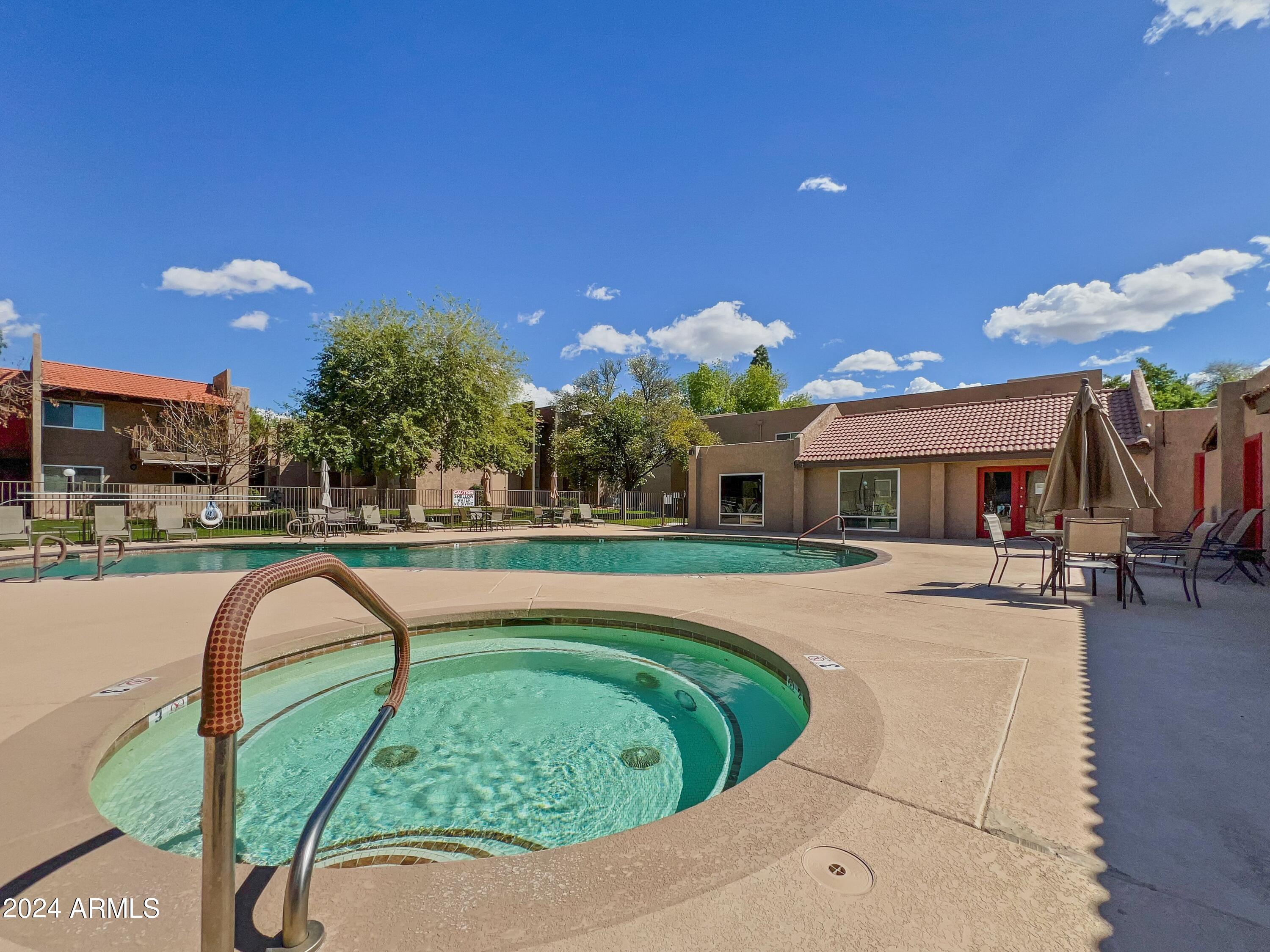 5525 East Thomas Road, Unit D6 Phoenix, AZ 85018 - Photo 3 of 42 0949e139-2ac6-4884-9dfb-84a3a099c818