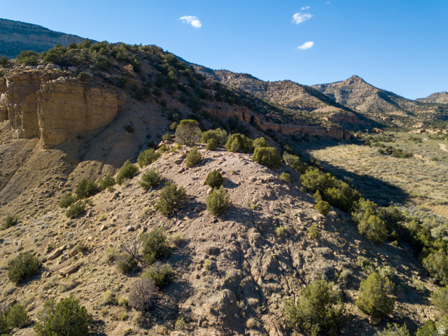 3135 North Thompson Cyn Road Green River, UT 84525 - Photo 23 of 41 View of mountain background