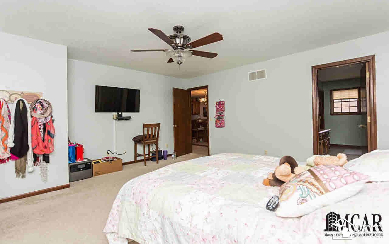 4273 Smith Road Lambertville, MI 48144 - Photo 6 of 21 21251076-5.JPG