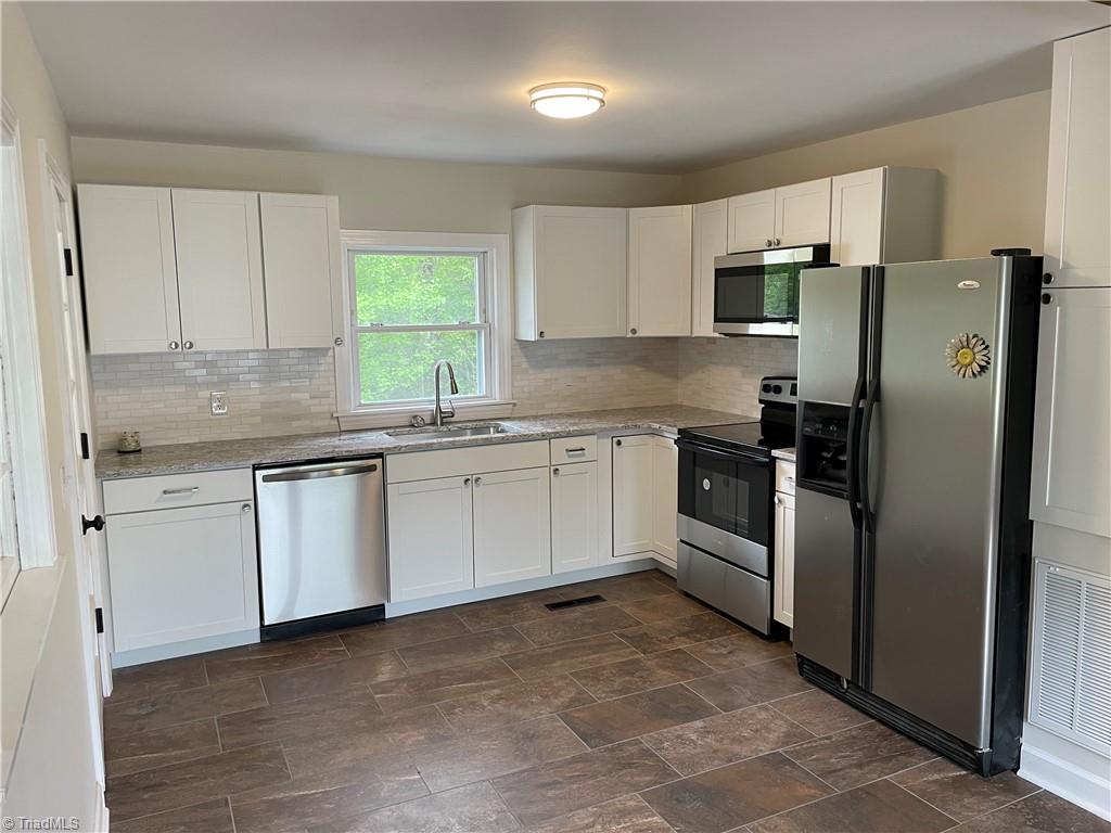 483 Maple Hollow Road Mount Airy, NC 27030 - Photo 2 of 8