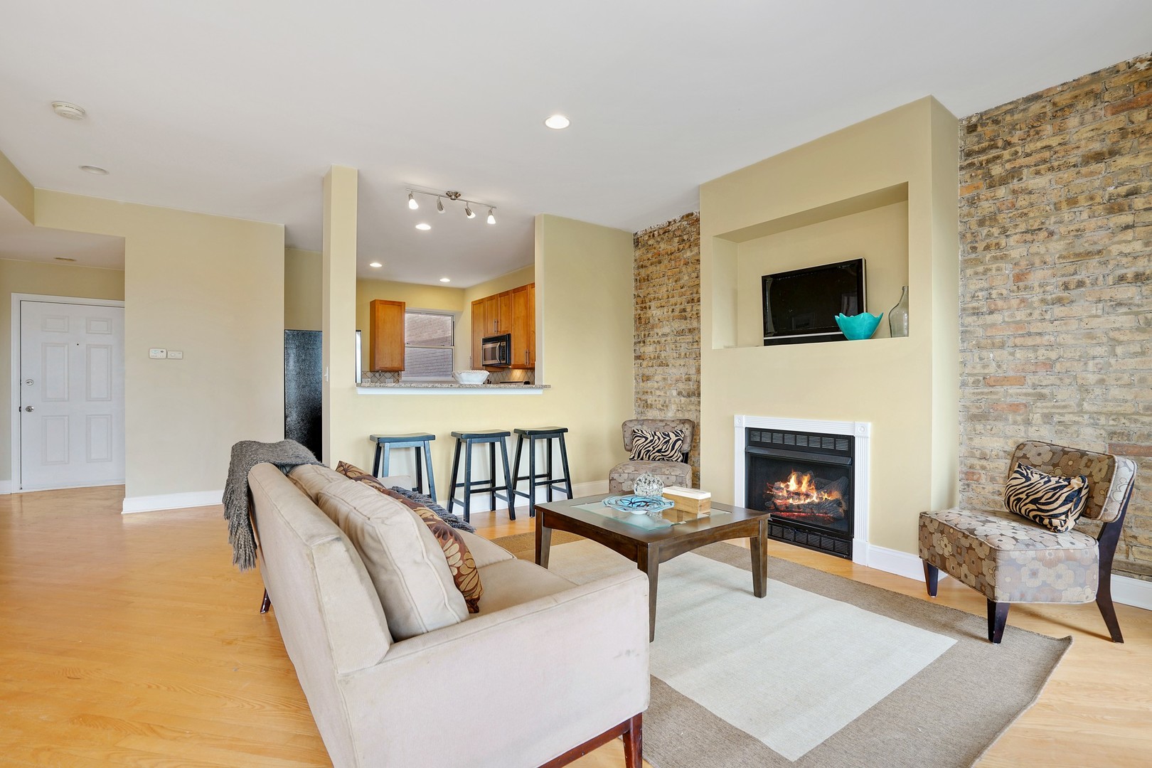 5884 North Ridge Avenue, Unit 3 Chicago, IL 60660 - Photo 4 of 19