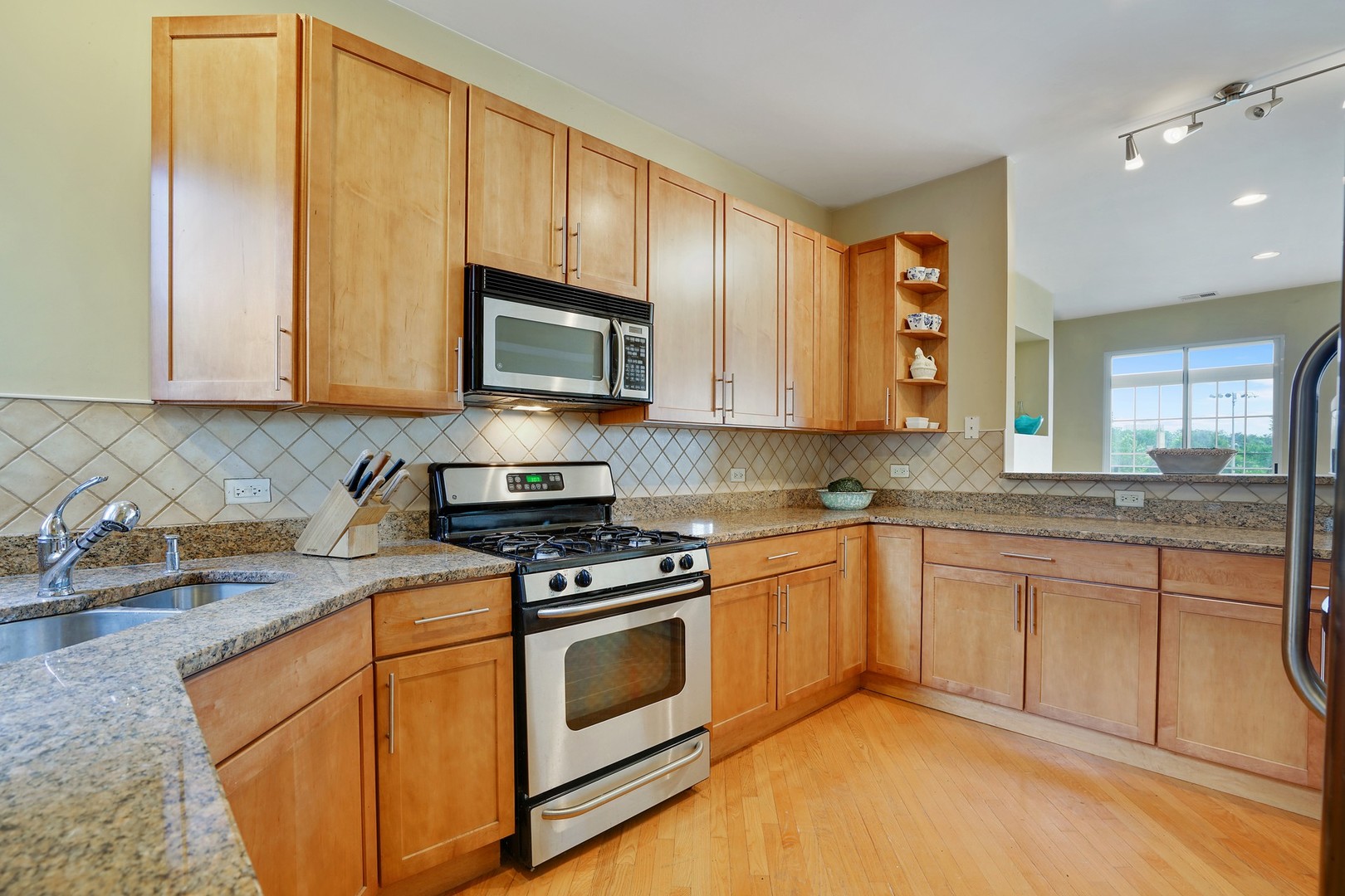 5884 North Ridge Avenue, Unit 3 Chicago, IL 60660 - Photo 8 of 19