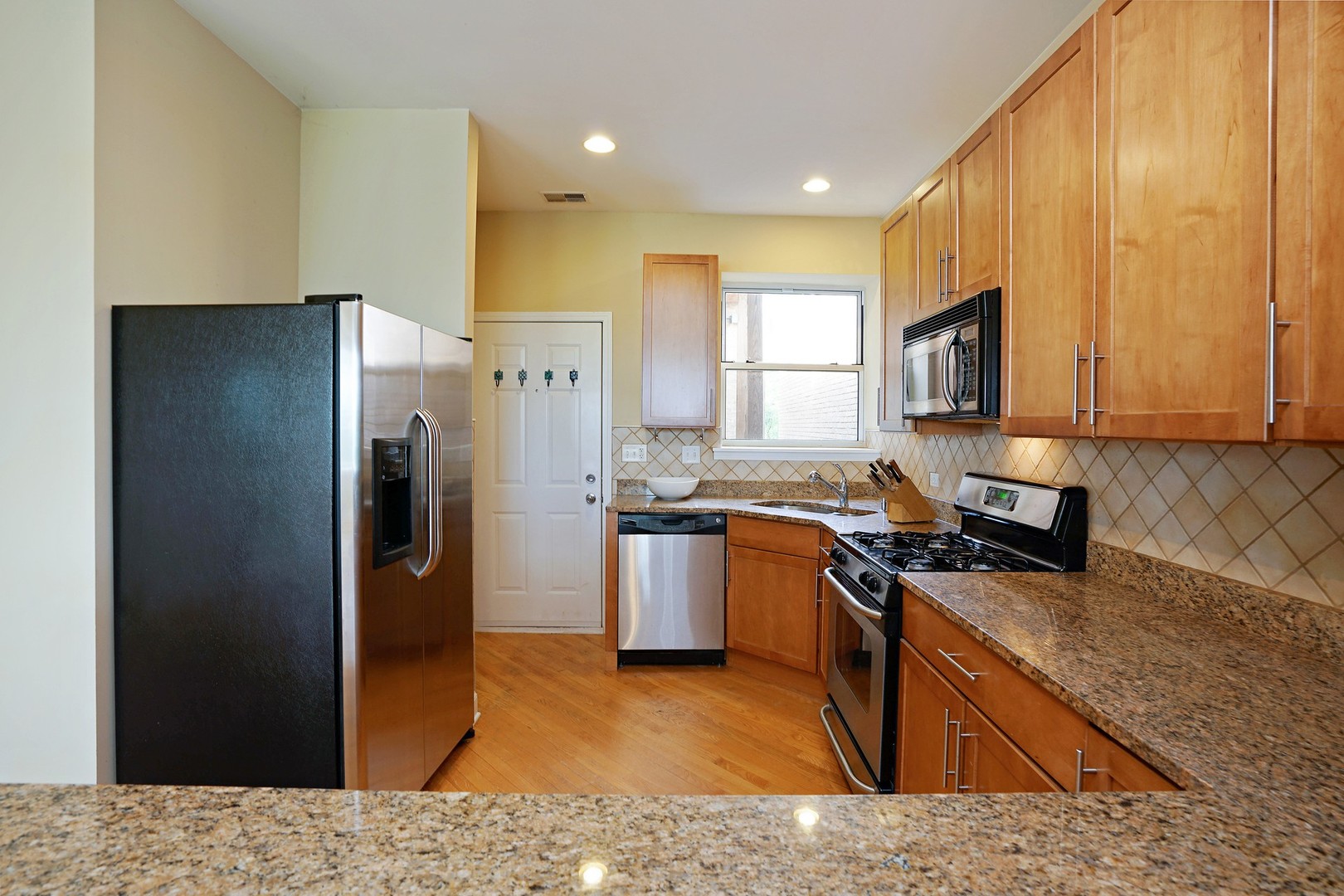 5884 North Ridge Avenue, Unit 3 Chicago, IL 60660 - Photo 10 of 19