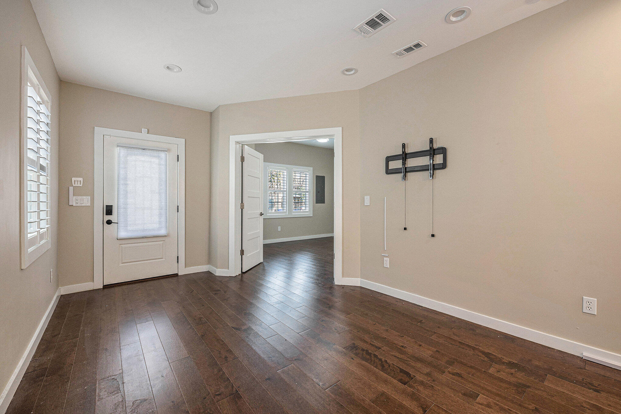183 Line Street Charleston, SC 29403 - Photo 10 of 34 Owner's Suite off Living Room