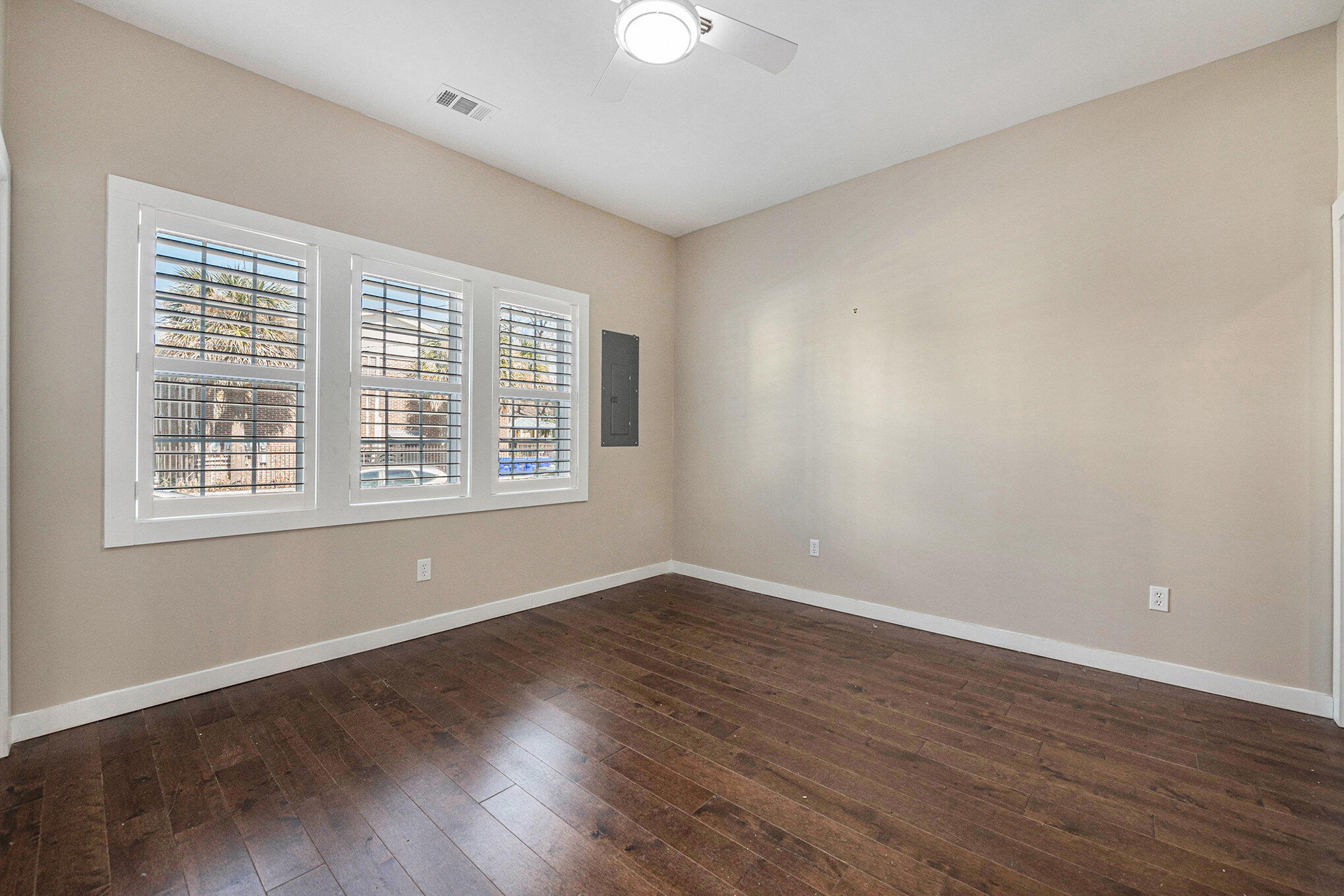 183 Line Street Charleston, SC 29403 - Photo 12 of 34 Hardwood Floors Continued