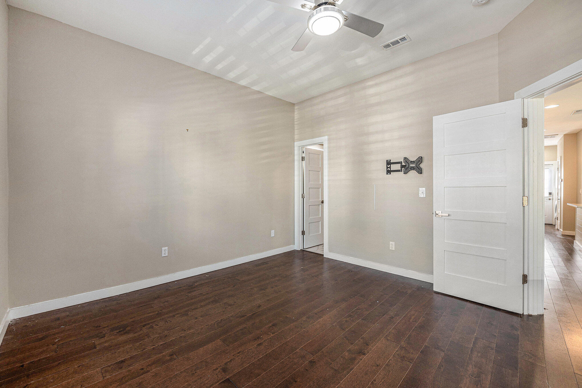 183 Line Street Charleston, SC 29403 - Photo 13 of 34 Owner's Suite