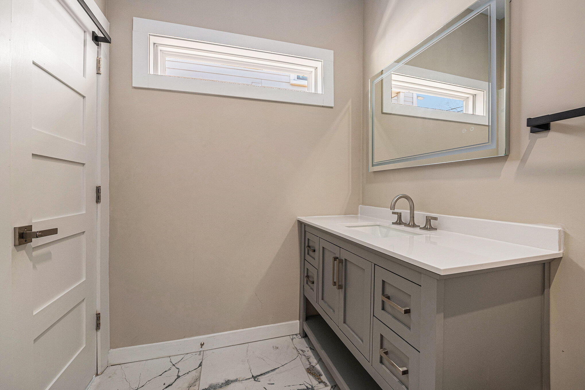 183 Line Street Charleston, SC 29403 - Photo 15 of 34 Owner's En-Suite Bath