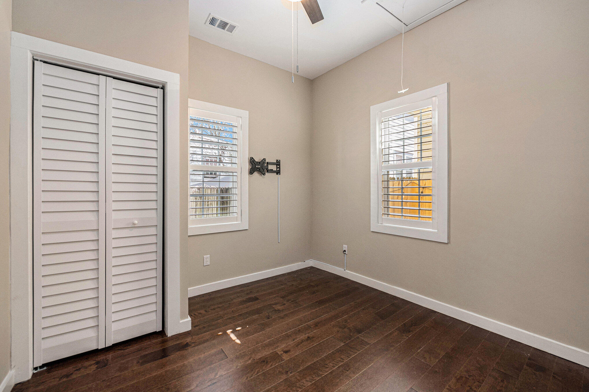 183 Line Street Charleston, SC 29403 - Photo 18 of 34 Guest Bedroom 2