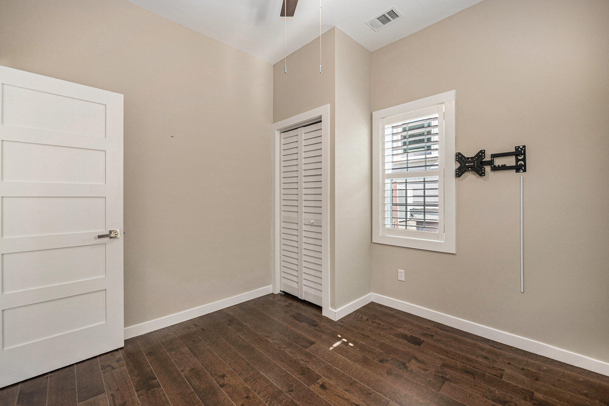 183 Line Street Charleston, SC 29403 - Photo 19 of 34 Guest Bedroom 2