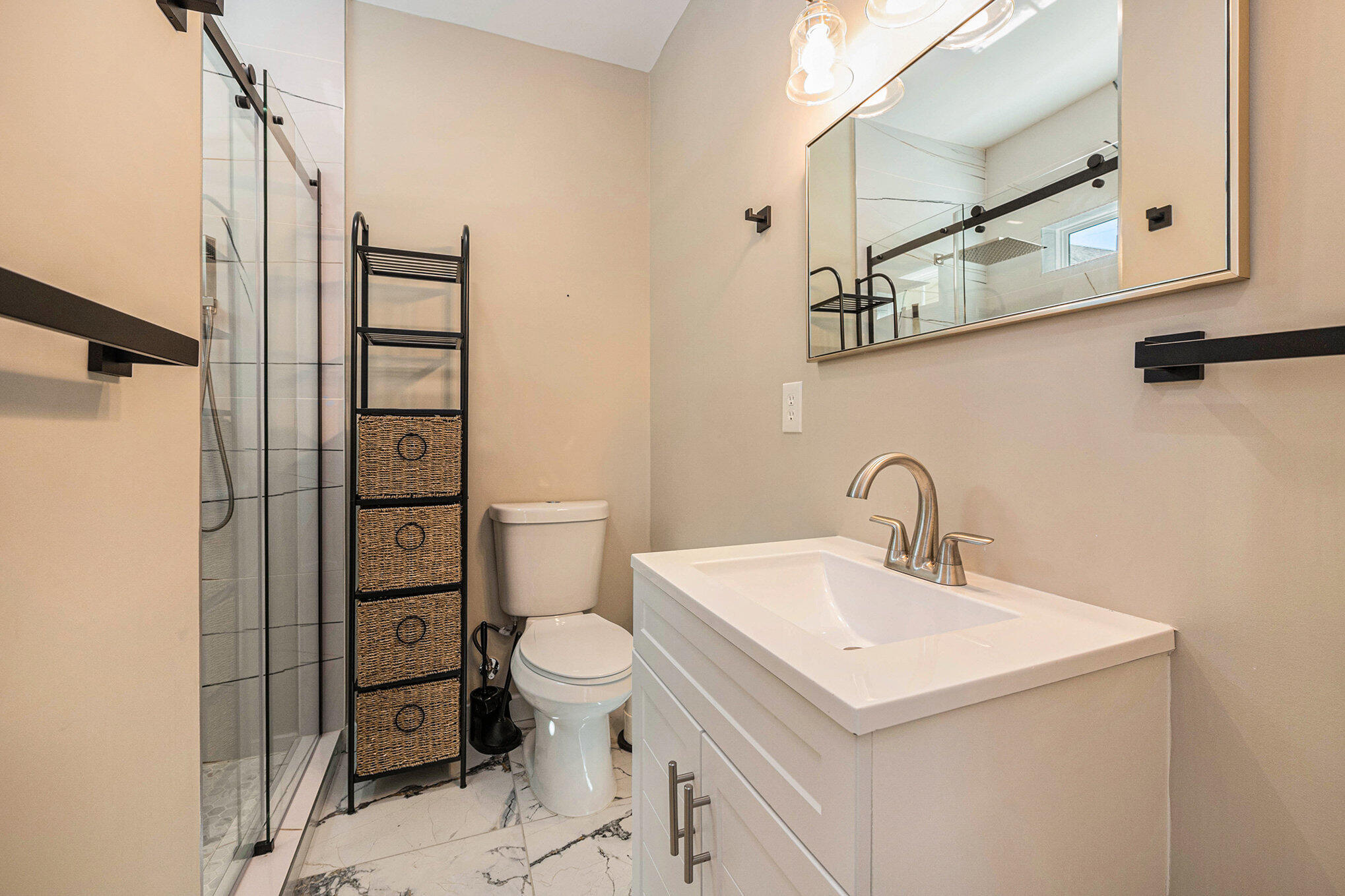 183 Line Street Charleston, SC 29403 - Photo 21 of 34 Guest Bathroom