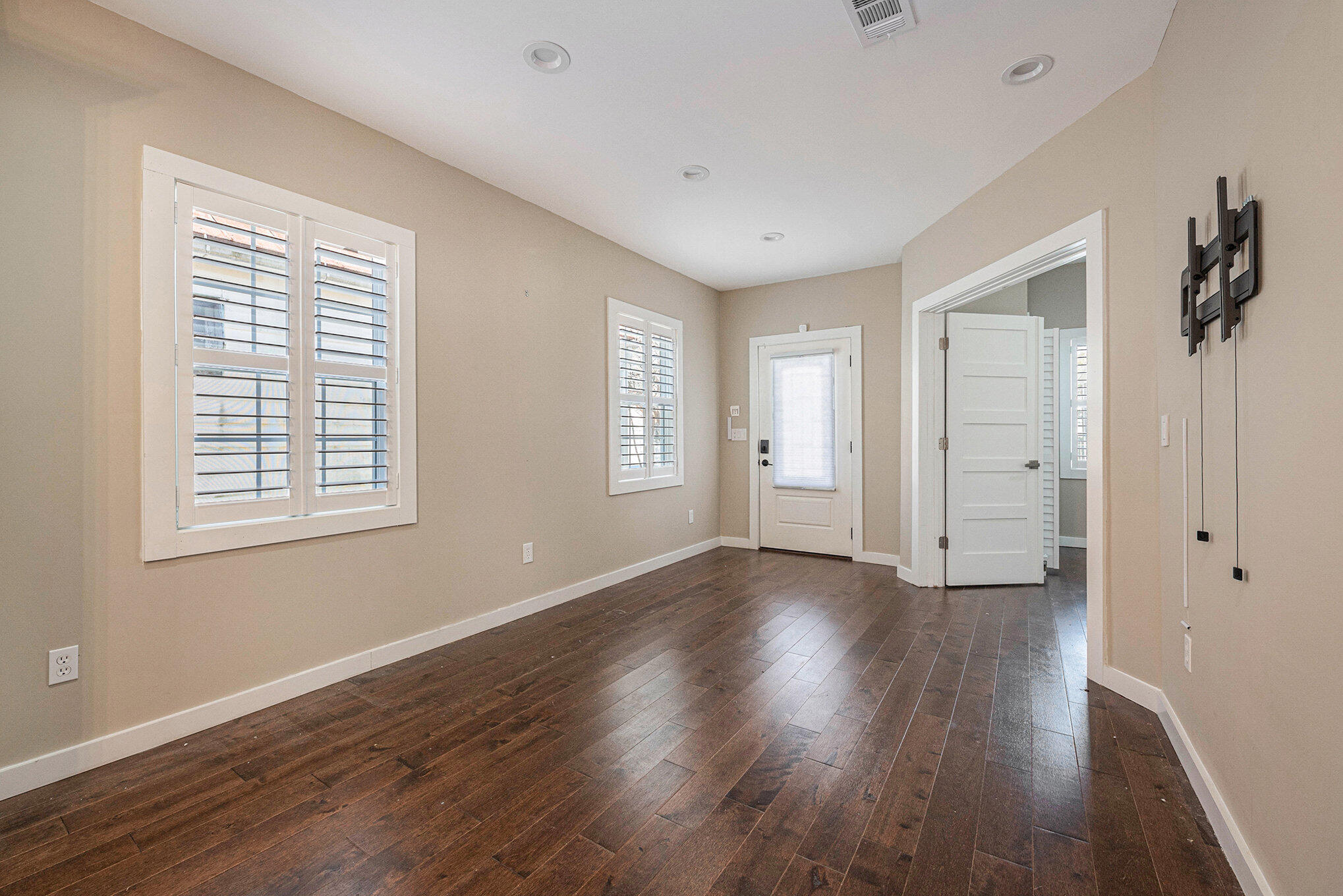 183 Line Street Charleston, SC 29403 - Photo 4 of 34 Hardwood Floors