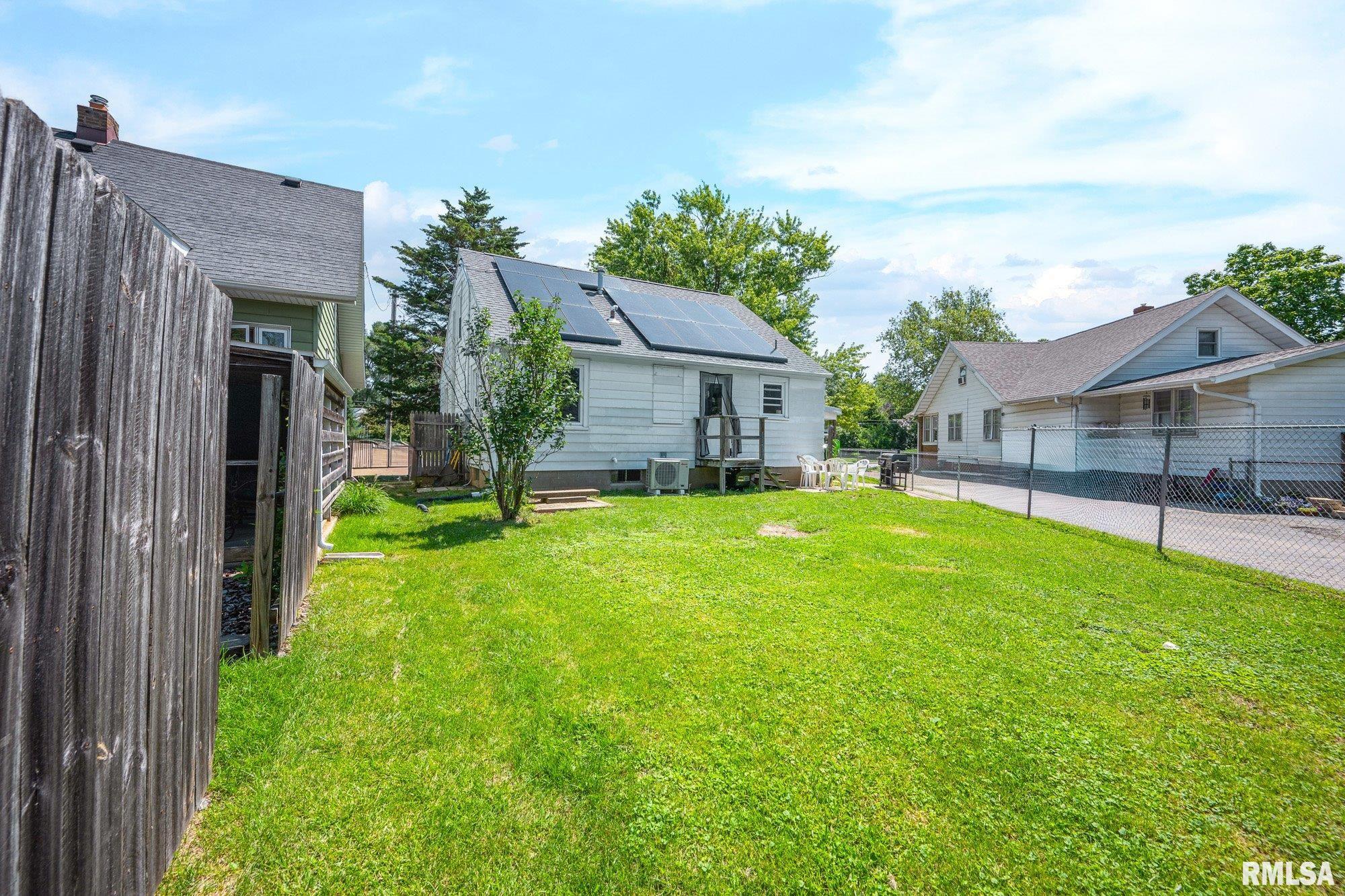 1004 Springfield Road East Peoria, IL 61611 - Photo 5 of 30