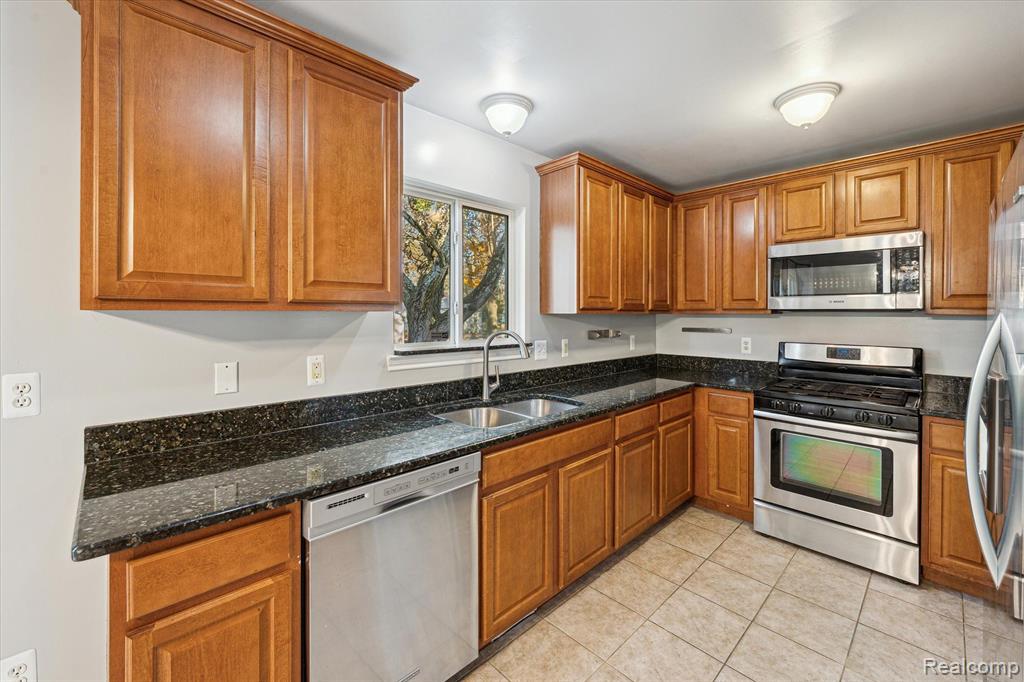 205 Eastlawn Drive Rochester, MI 48307 - Photo 16 of 46