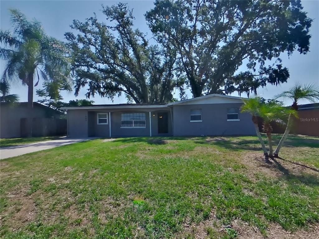 a view of a house with a yard