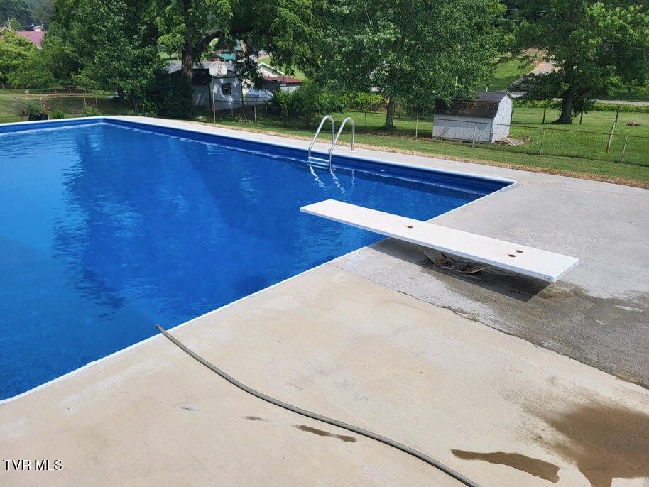 1679 Dexter Road Kingsport, TN 37660 - Photo 19 of 20 Dexter pool
