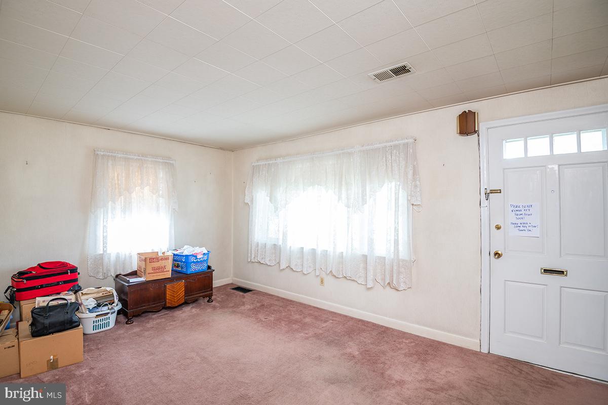 2105 Peters Road Reading, PA 19601 - Photo 6 of 28