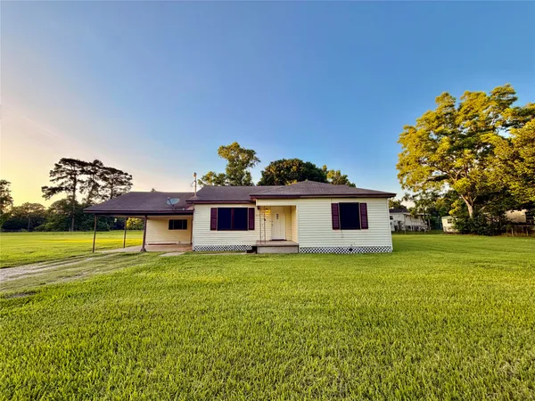 a view of a house with a big yard
