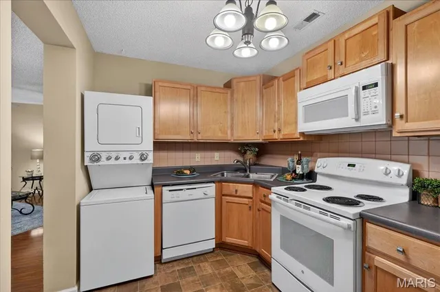 $170,000 | 9185 Wrenwood Lane, Brentwood, MO 63144