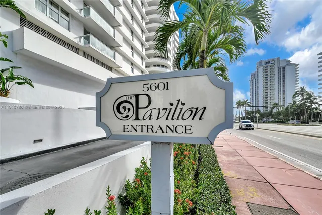 $785,000 | 5601 Collins Avenue, Unit 903, Miami Beach, FL 33140